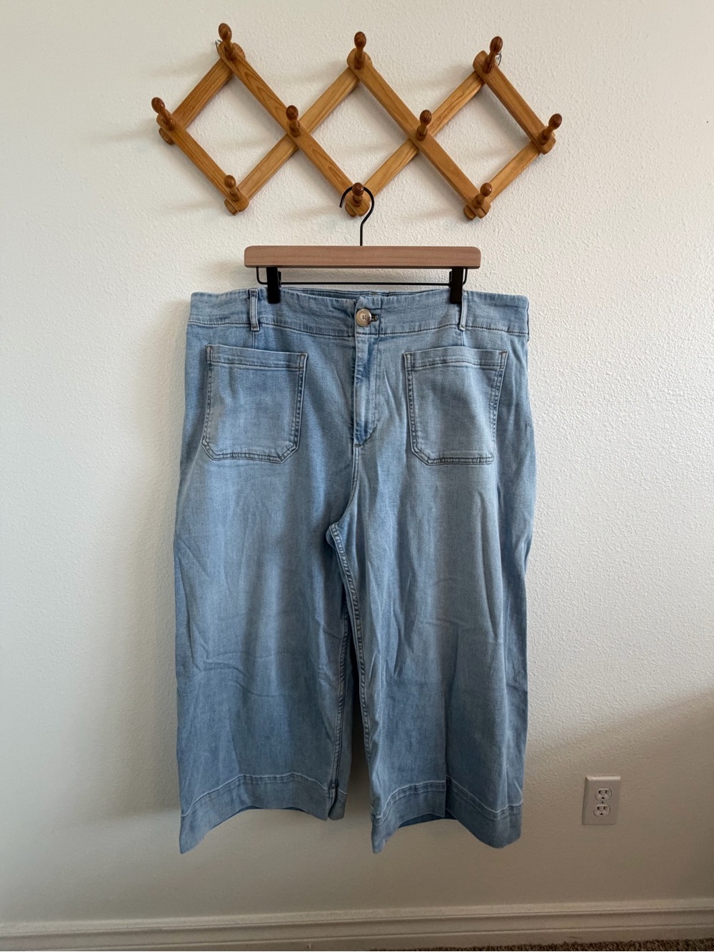 Maeve Anthropologie Colette High-Rise Wide Leg Cropped Jeans Light Wash Denim 22